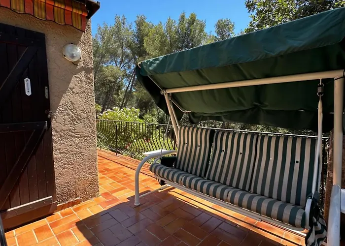 Proche بيت للعطل