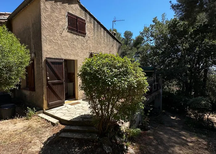 Proche بيت للعطل *