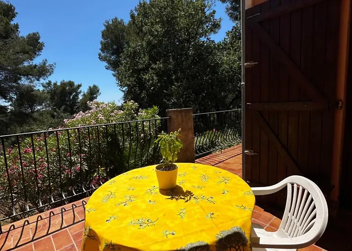 Proche بيت للعطل *