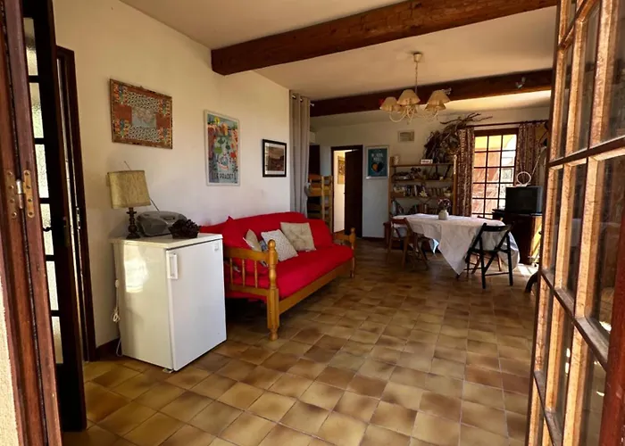 Proche بيت للعطل *